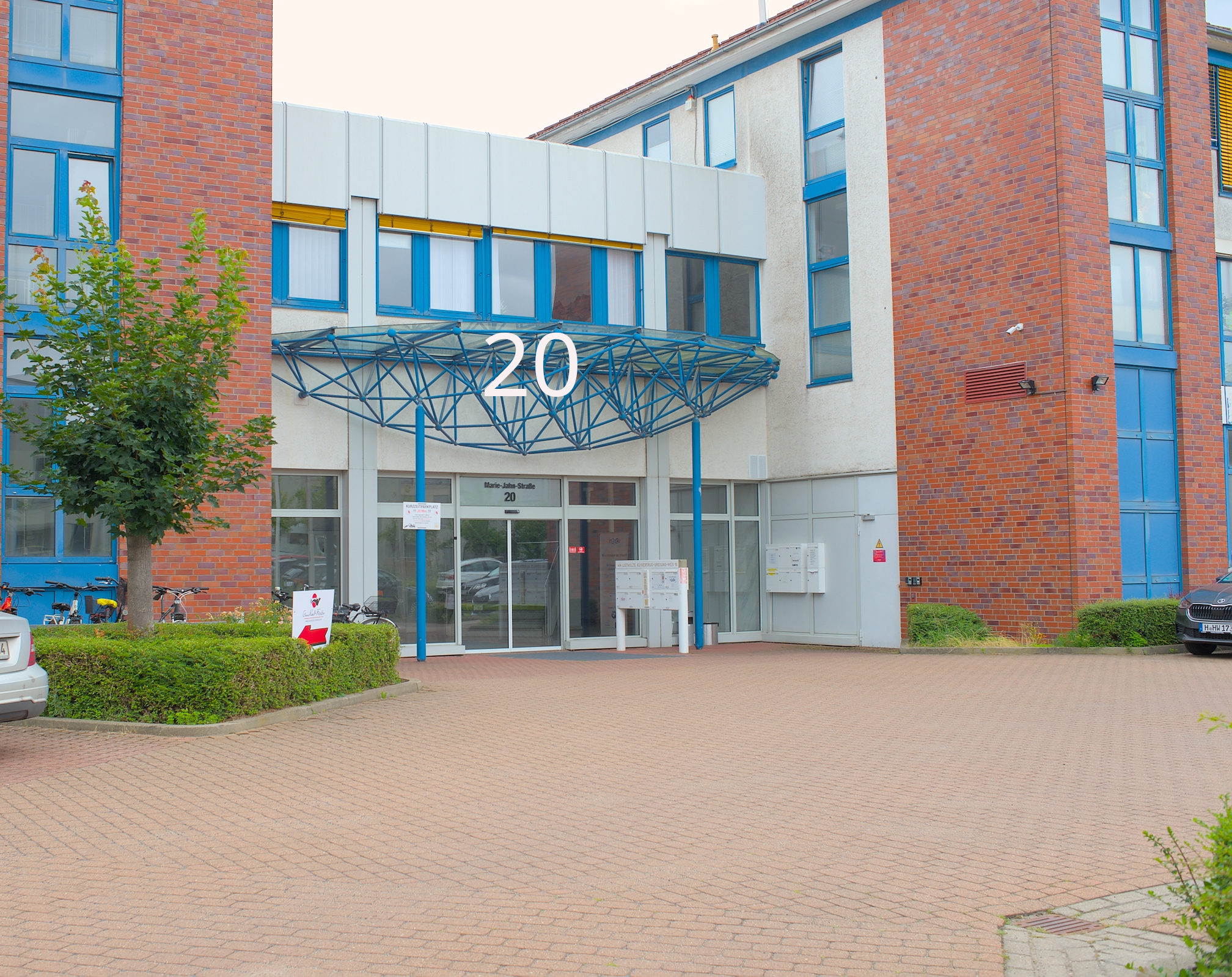 Eingang Nr. 22 in Marie-Jahn-Str.